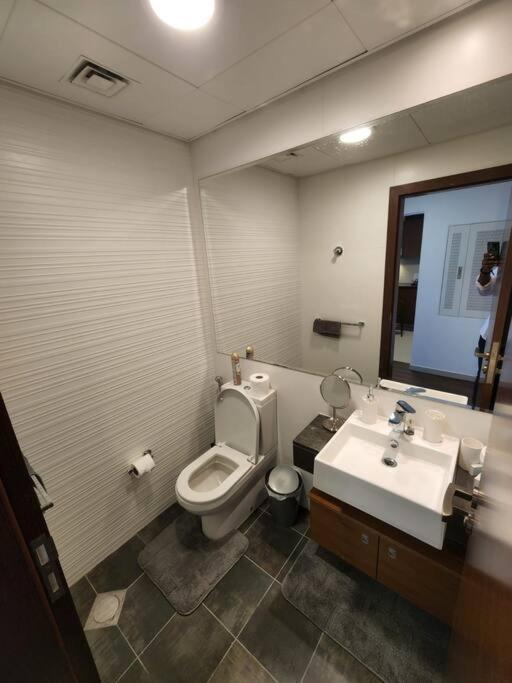 Cozy 1Br In Iconic Tower Lejlighed Abu Dhabi Eksteriør billede
